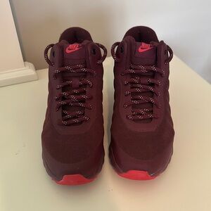 Nike Air Max Invigor Mid Sneakers